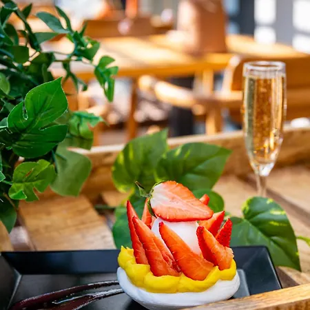 Mercure Centre 4* Бон