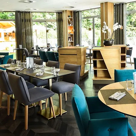 Mercure Centre Hotel 4*