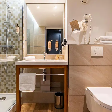 Mercure Centre 호텔 4*