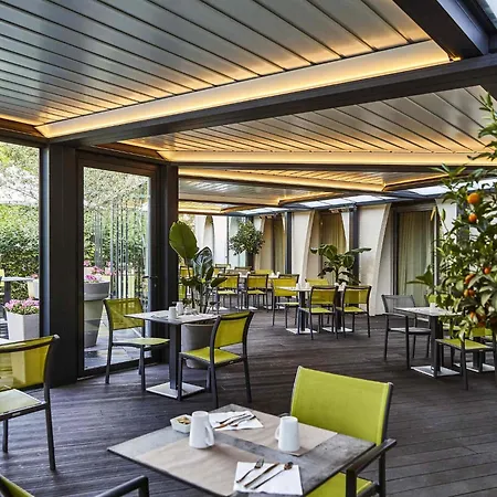 Mercure Centre 호텔 4*
