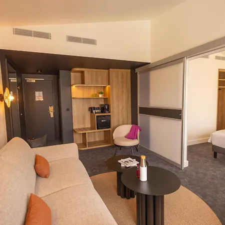 Mercure Centre Hotel 4*