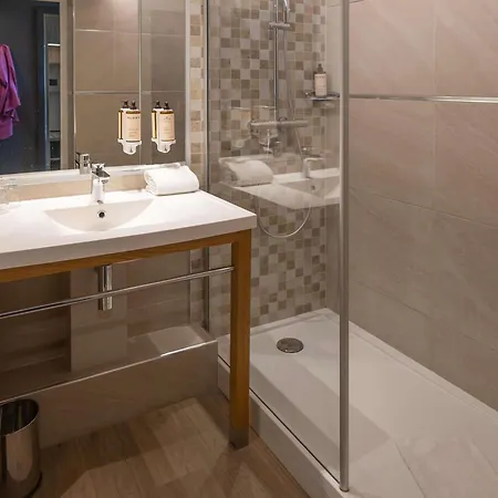 Mercure Centre Hotel 4*