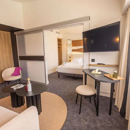 Mercure Centre Hotel 4*